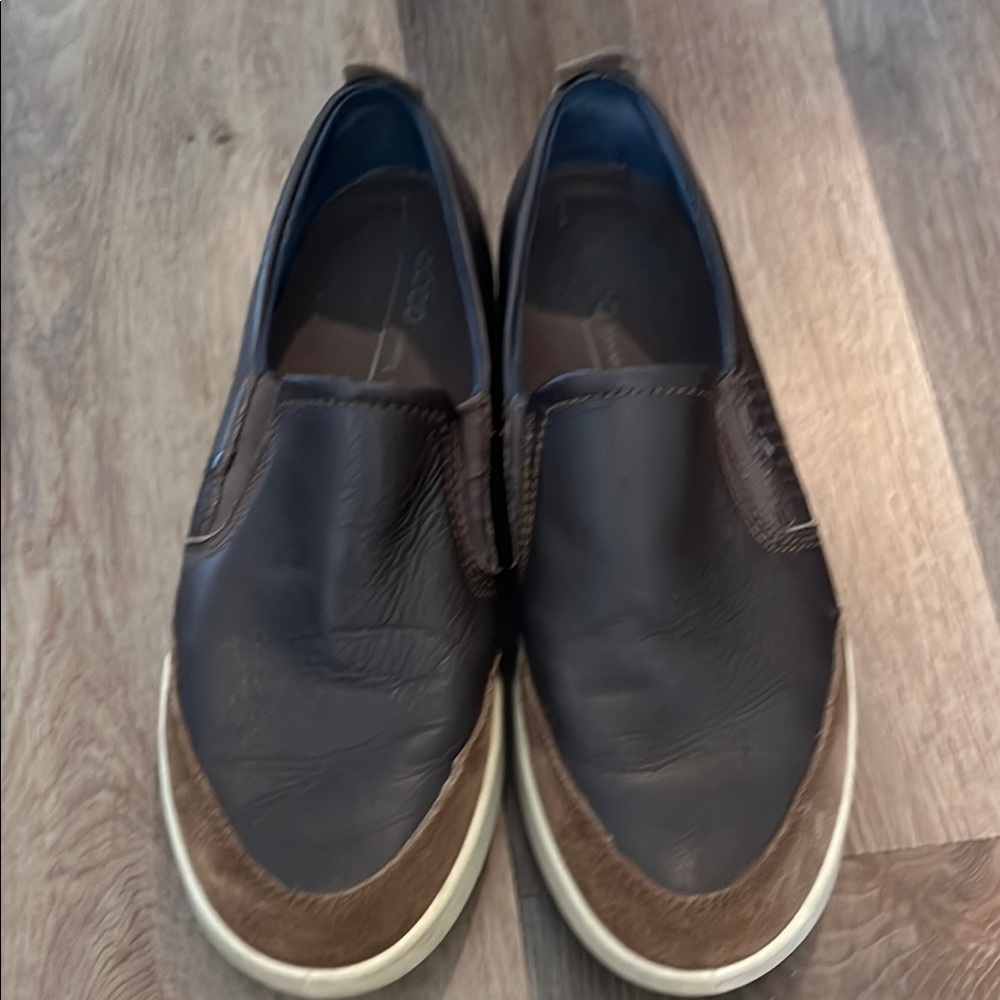 Ecco SZ 10 mens brown leather slip ons. Great condition.
